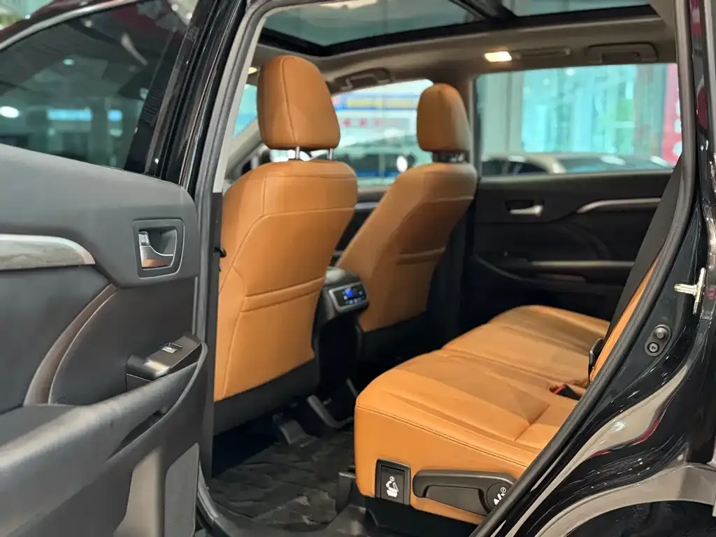 Toyota Highlander 2021 из CN, фото 2