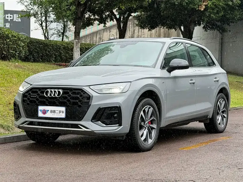 Audi Q5L — фото 1