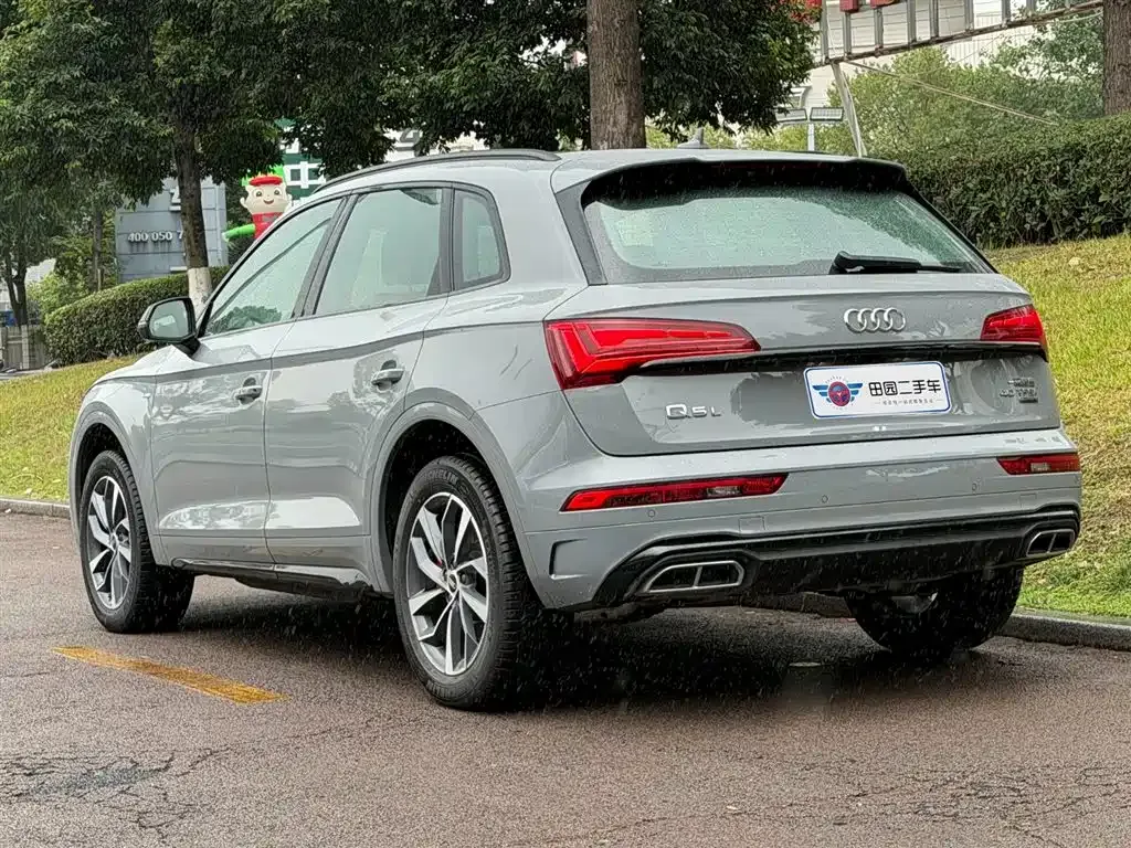 Audi Q5L — фото 10