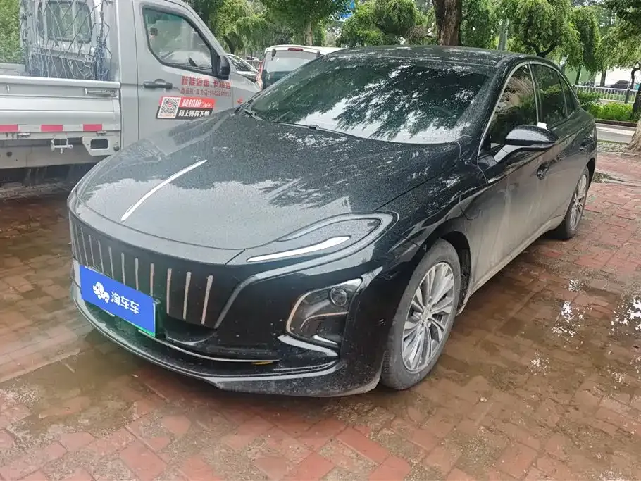 Hongqi E-QM5 — фото 1