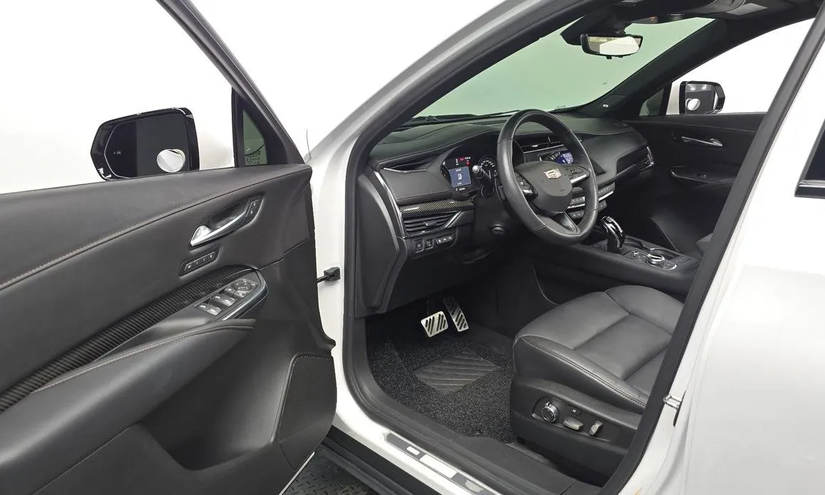 Cadillac XT4 2023 из KR, фото 4