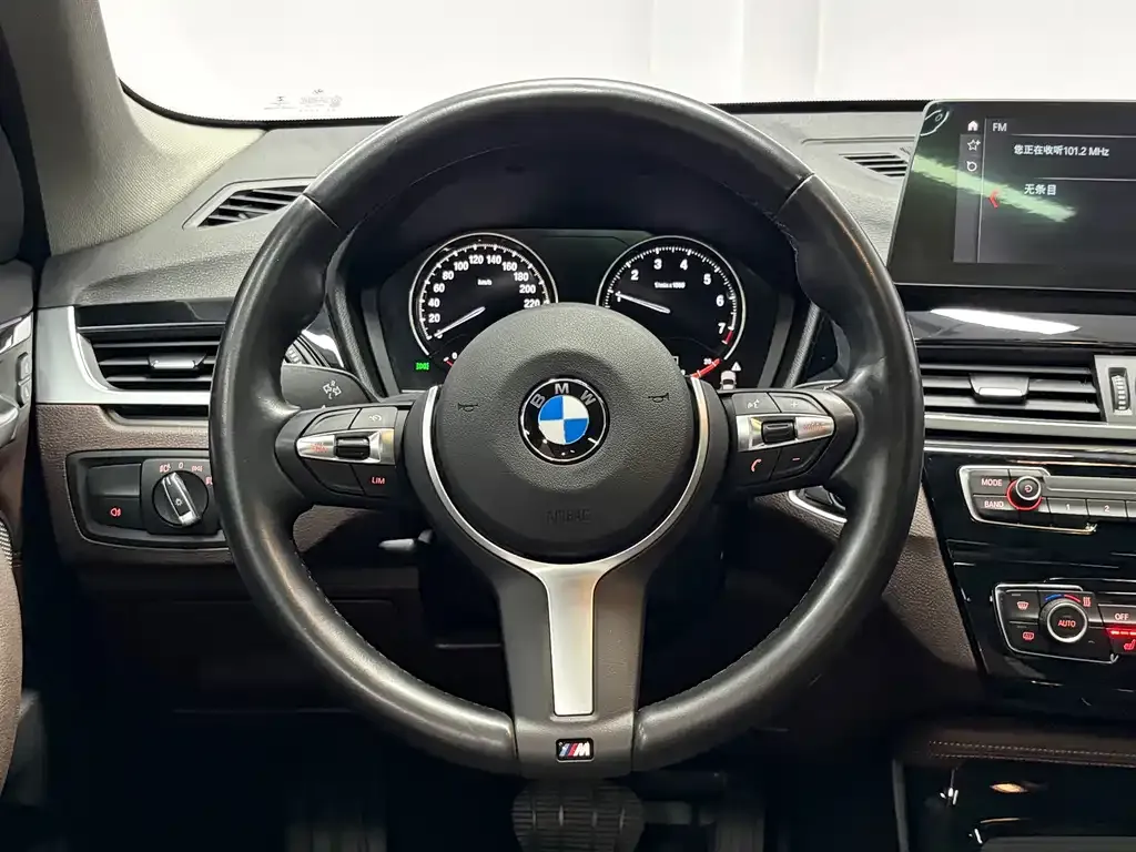 BMW X1 — фото 8