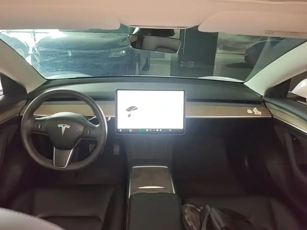 Tesla Model 3 — фото 2
