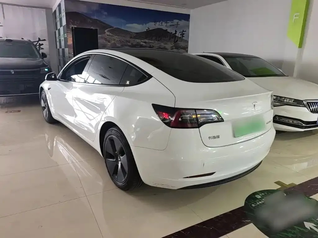 Tesla Model 3 — фото 10