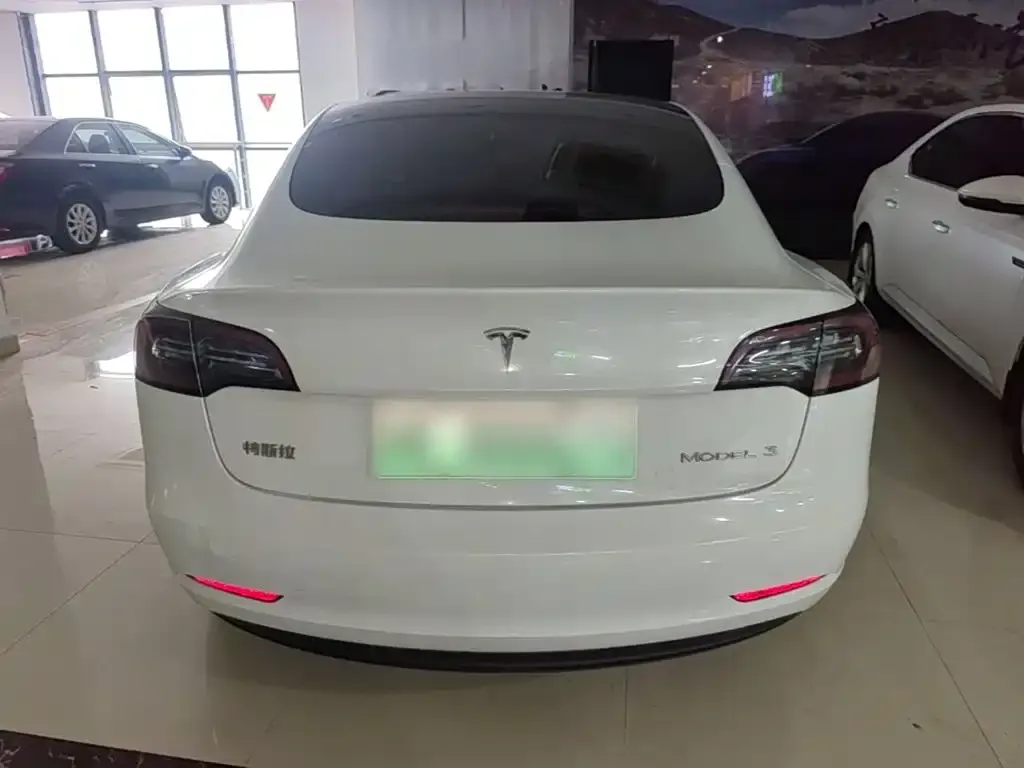 Tesla Model 3 — фото 6