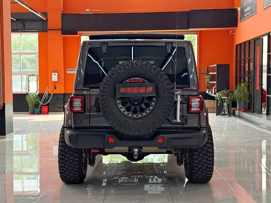 Jeep Wrangler — фото 9