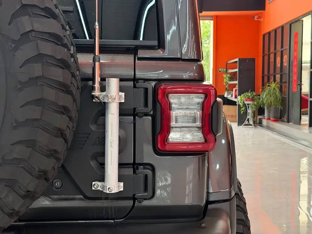 Jeep Wrangler — фото 2