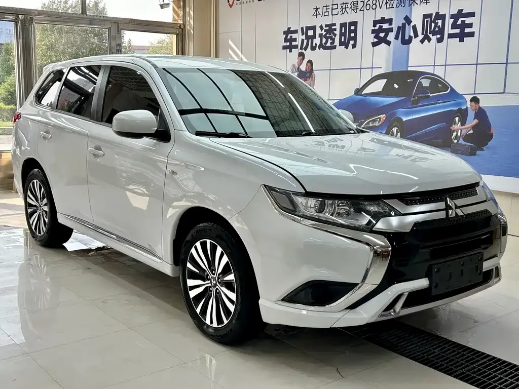 Mitsubishi Outlander — фото 2