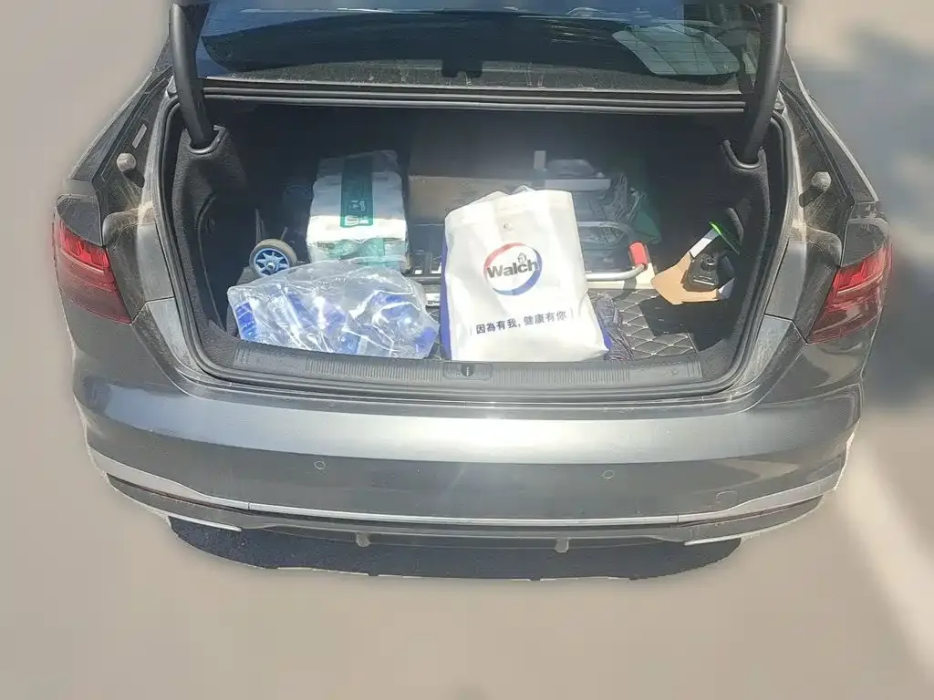 Audi A4L 2021 из CN, фото 9
