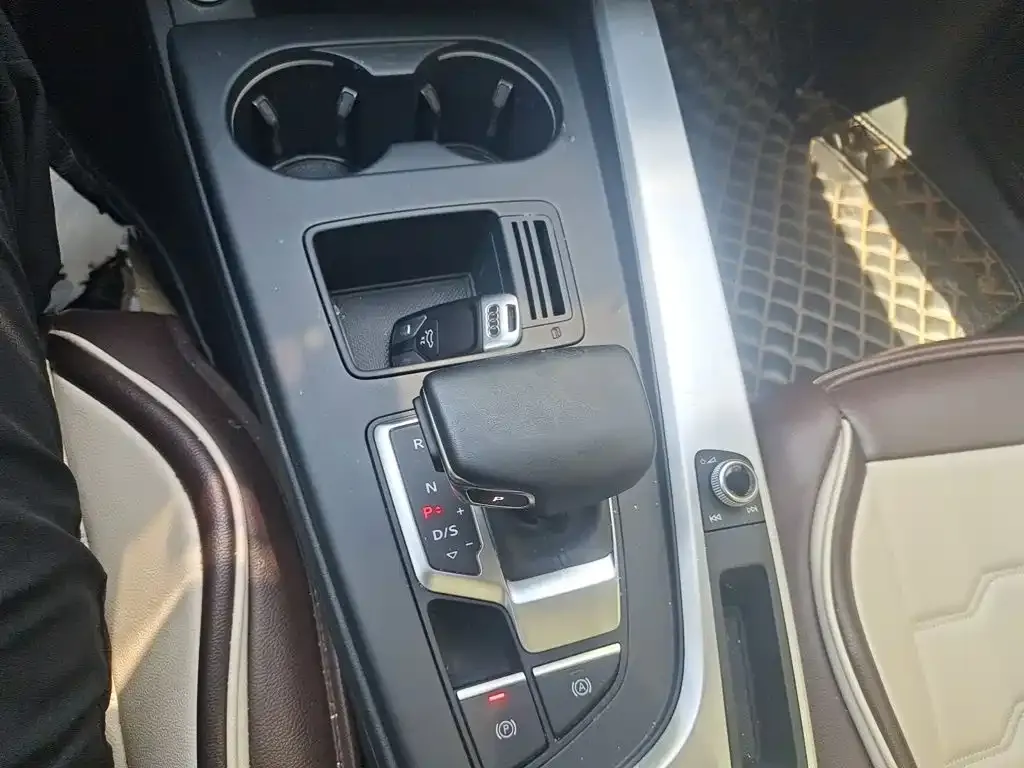 Audi A4L 2021 из CN, фото 8