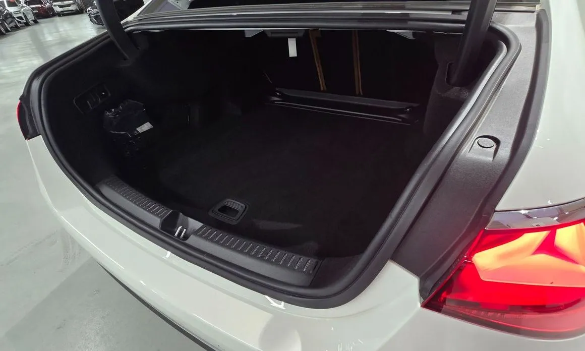 Mercedes-Benz E-Class 2025 из KR, фото 10