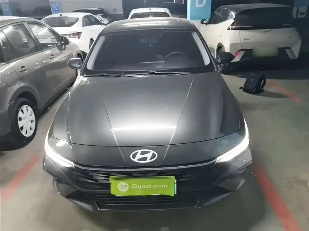Hyundai Elantra — фото 3