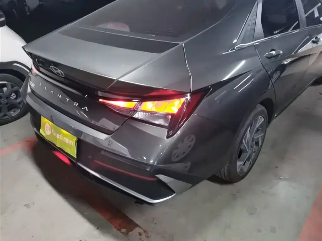 Hyundai Elantra — фото 10