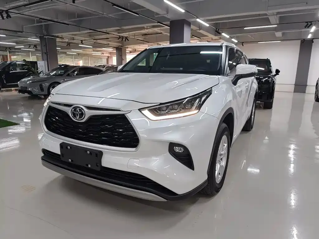 Toyota Highlander — фото 1