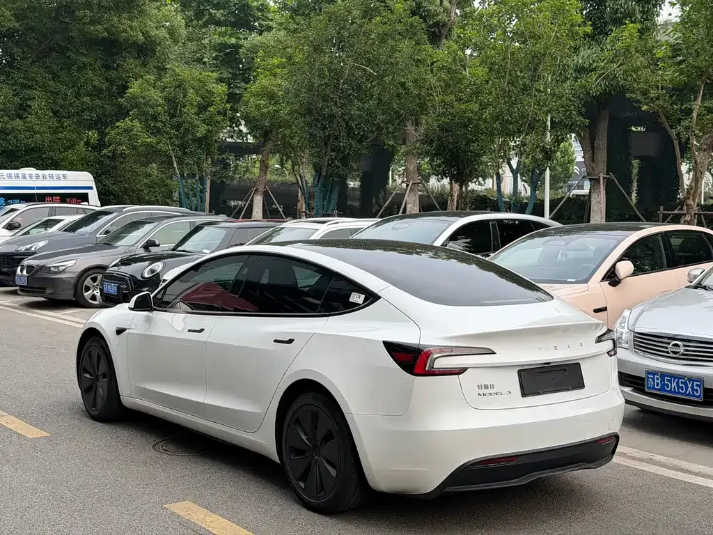 Tesla Model 3 — фото 5