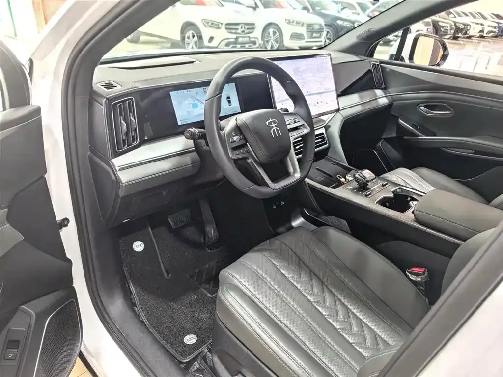 BYD L DM-i — фото 6