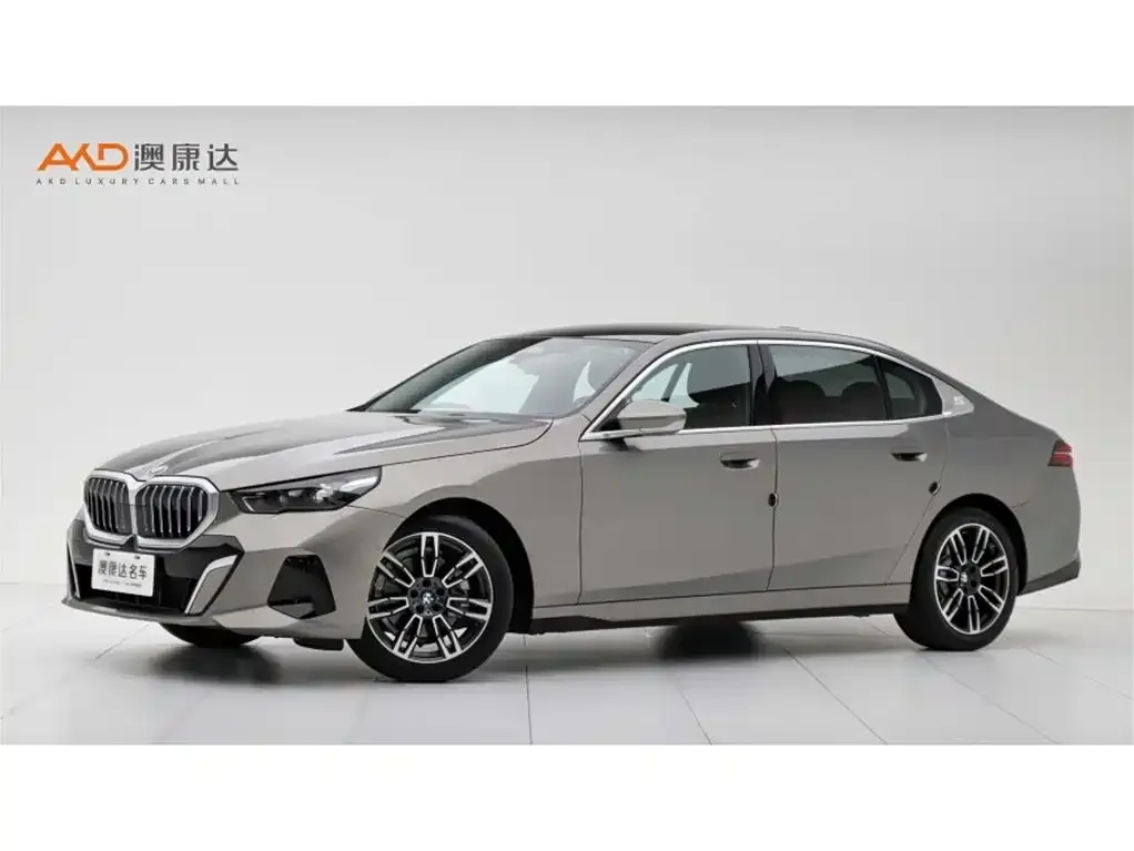 BMW 5 Series — фото 1