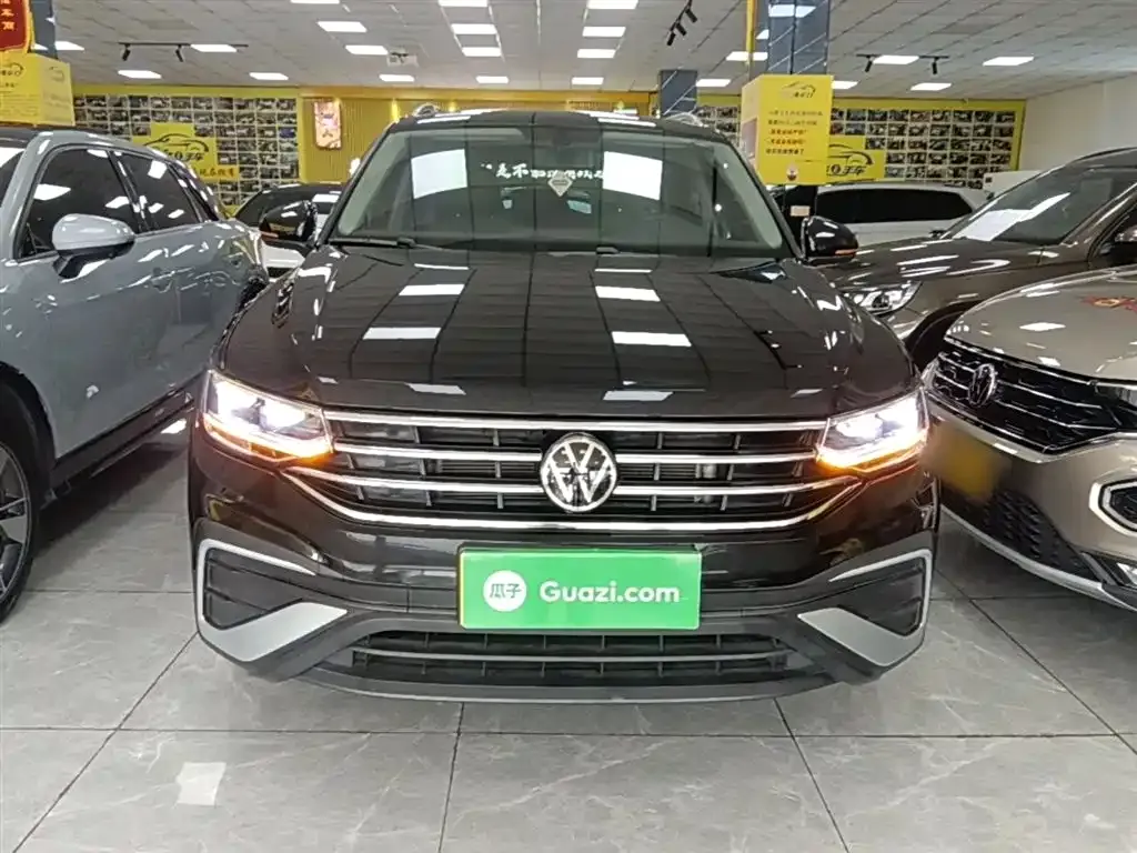 Volkswagen Tiguan L — фото 9