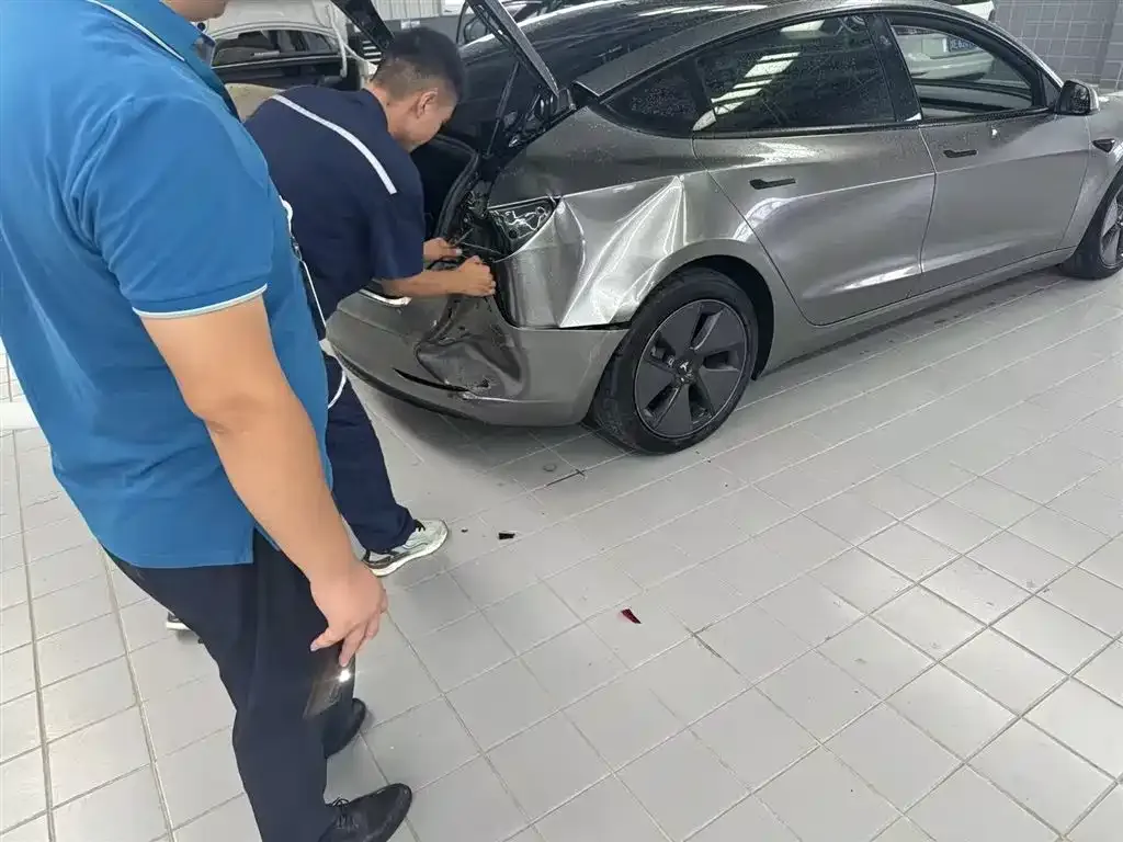 Tesla Model 3 — фото 2