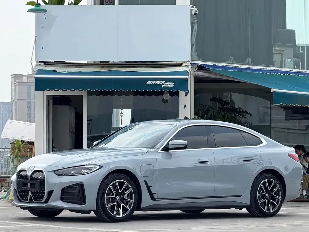 BMW i4