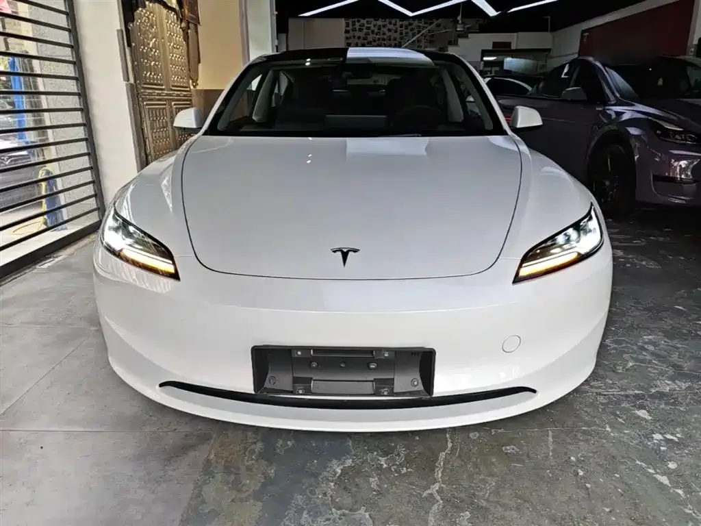 Tesla Model 3 — фото 9