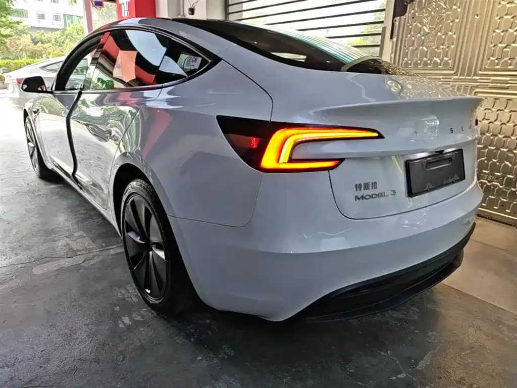 Tesla Model 3 — фото 5