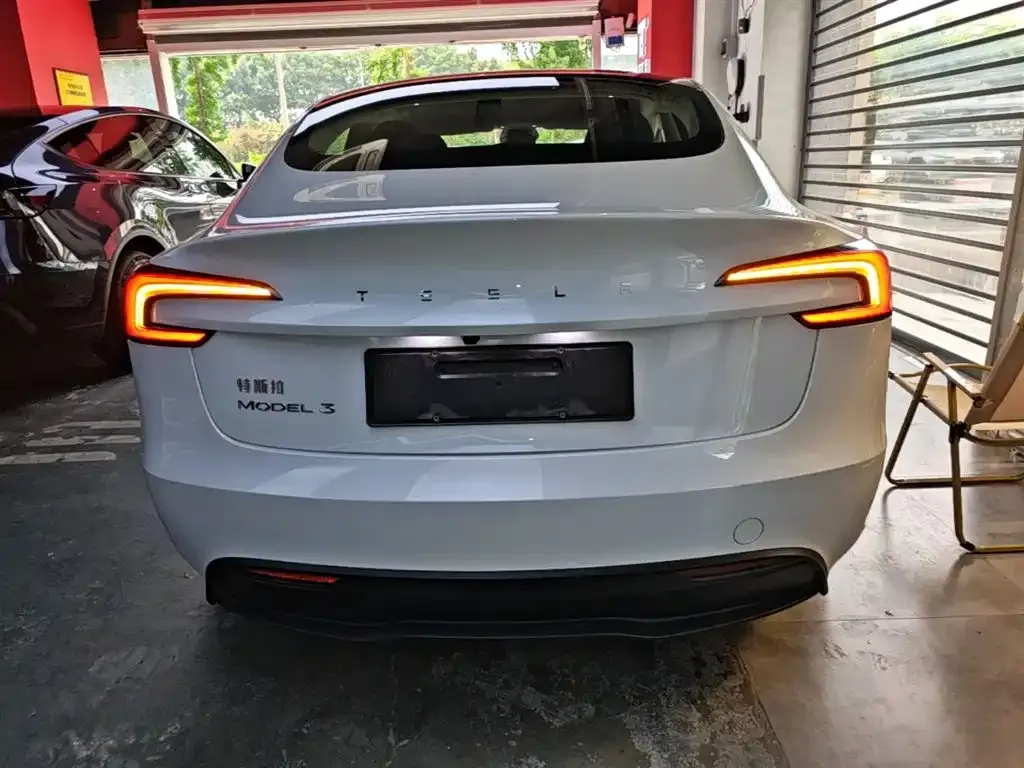 Tesla Model 3 — фото 8