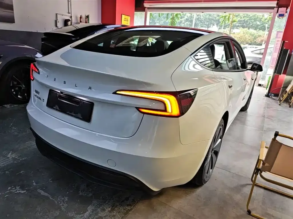 Tesla Model 3 — фото 4