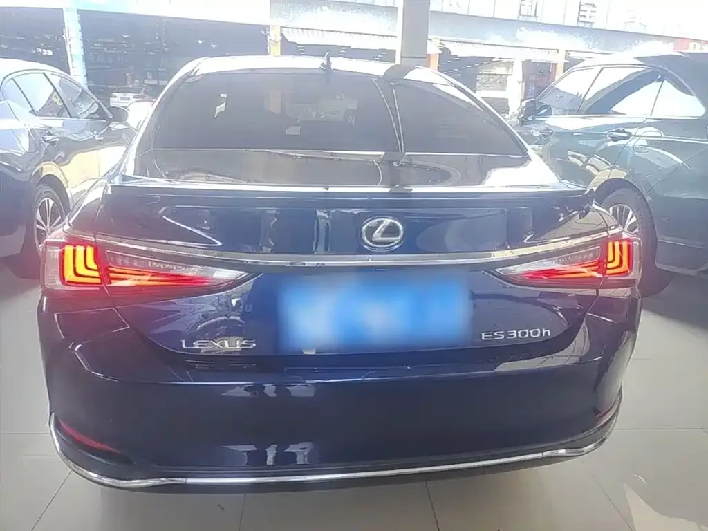Lexus ES — фото 10