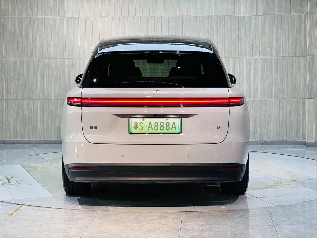 Li Auto i8 — фото 5