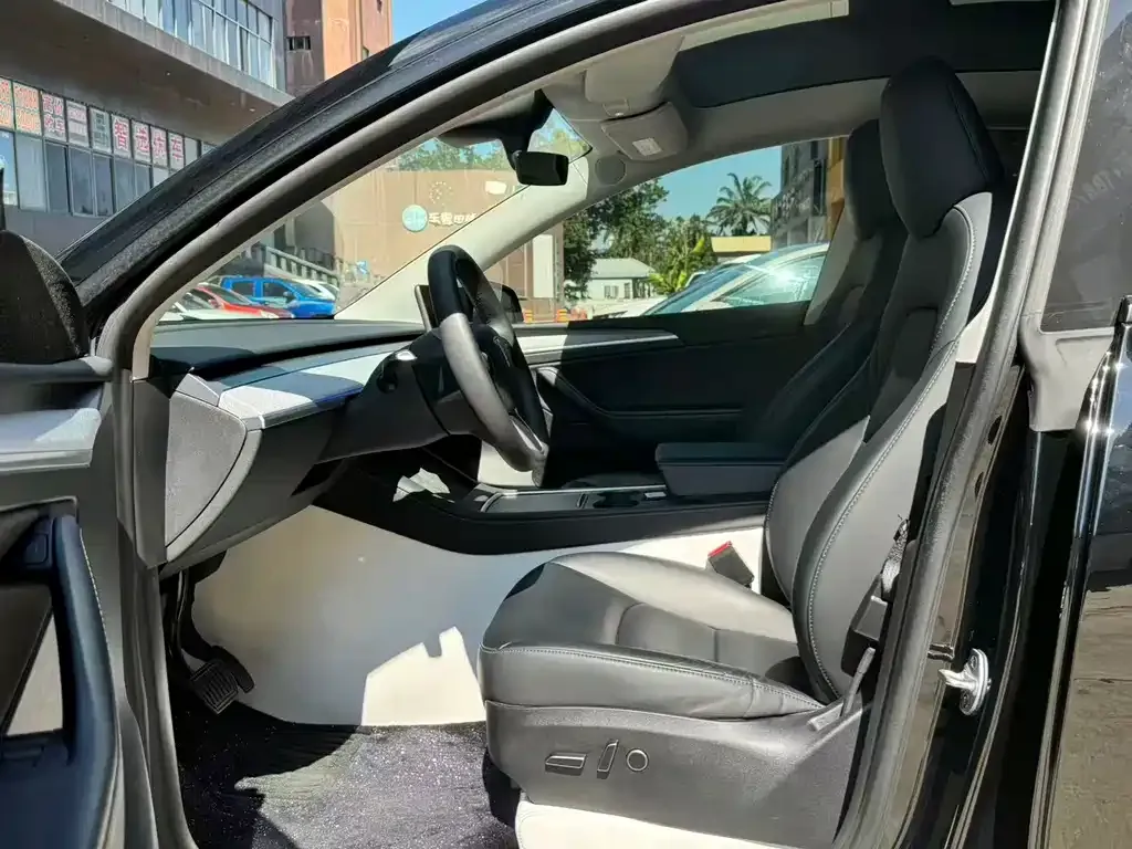 Tesla Model Y — фото 5