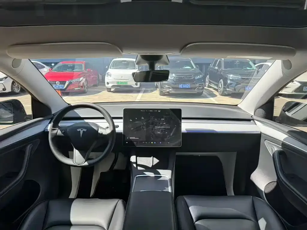 Tesla Model Y — фото 3
