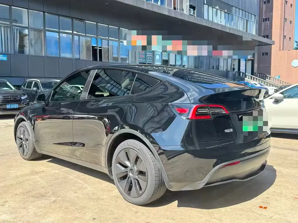 Tesla Model Y — фото 6