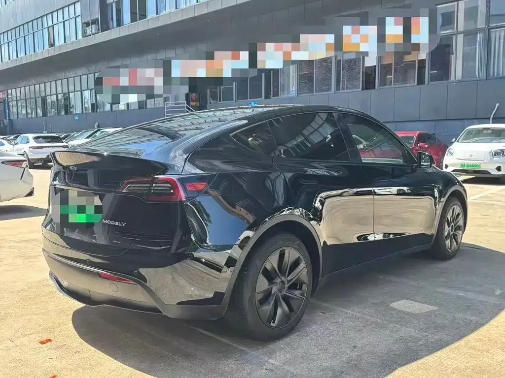 Tesla Model Y — фото 7