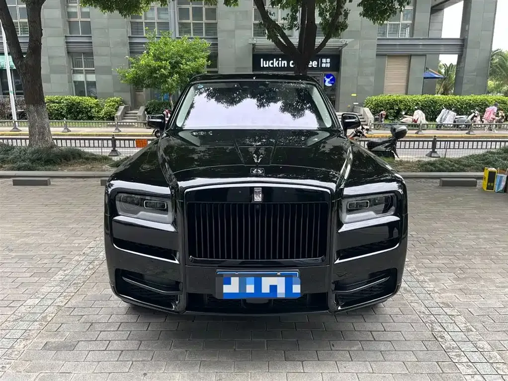 Rolls-Royce Cullinan — фото 10