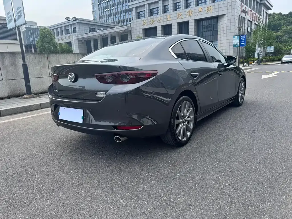 Mazda 3 Axela — фото 10