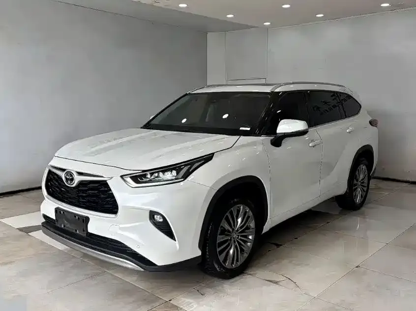 Toyota Highlander — фото 1