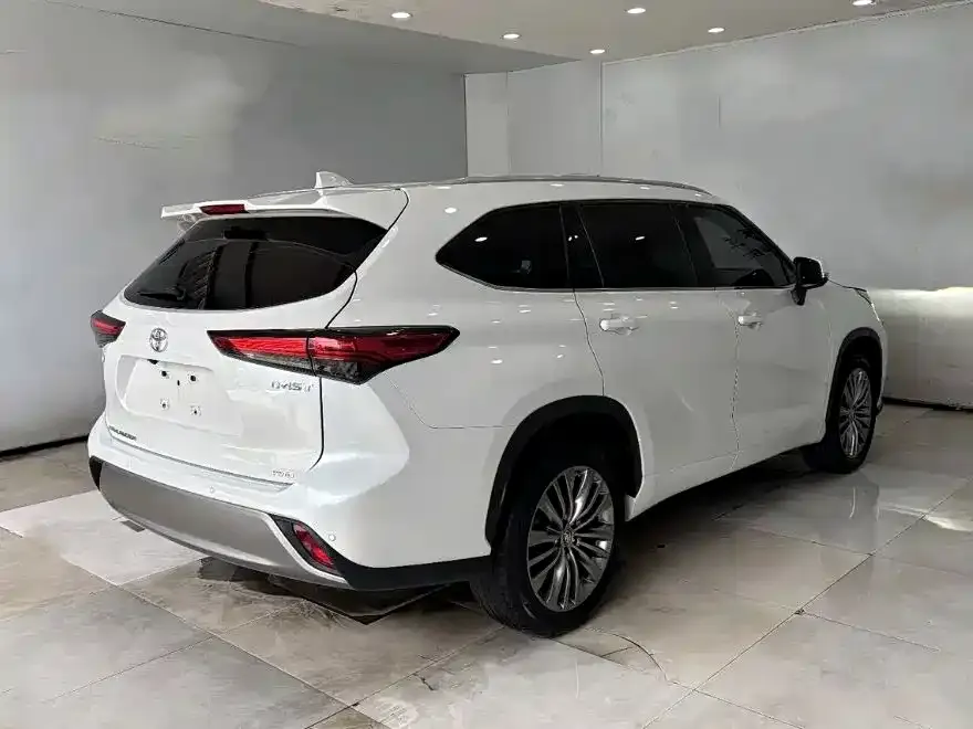 Toyota Highlander — фото 10