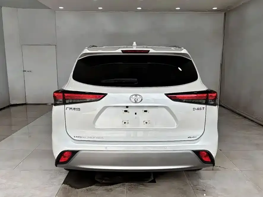 Toyota Highlander — фото 9