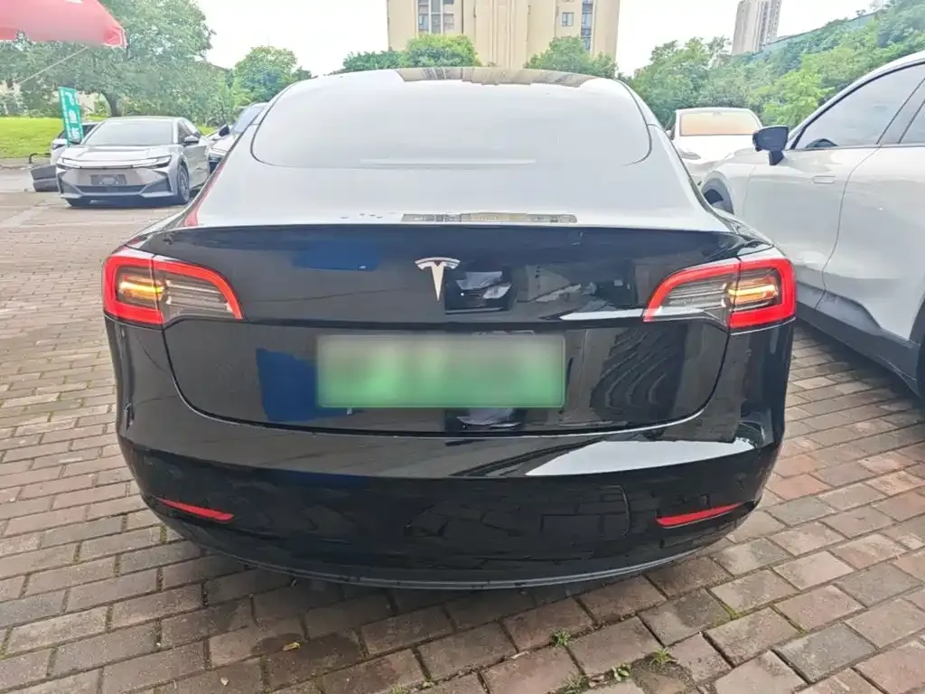 Tesla Model 3 — фото 4