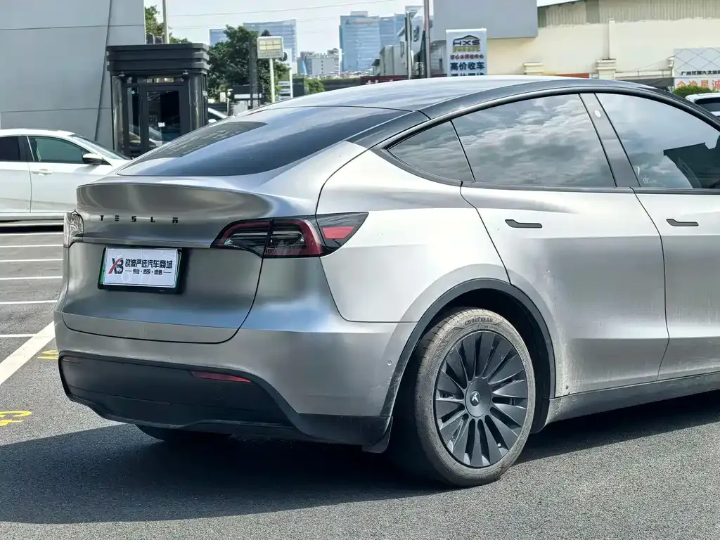 Tesla Model Y — фото 3