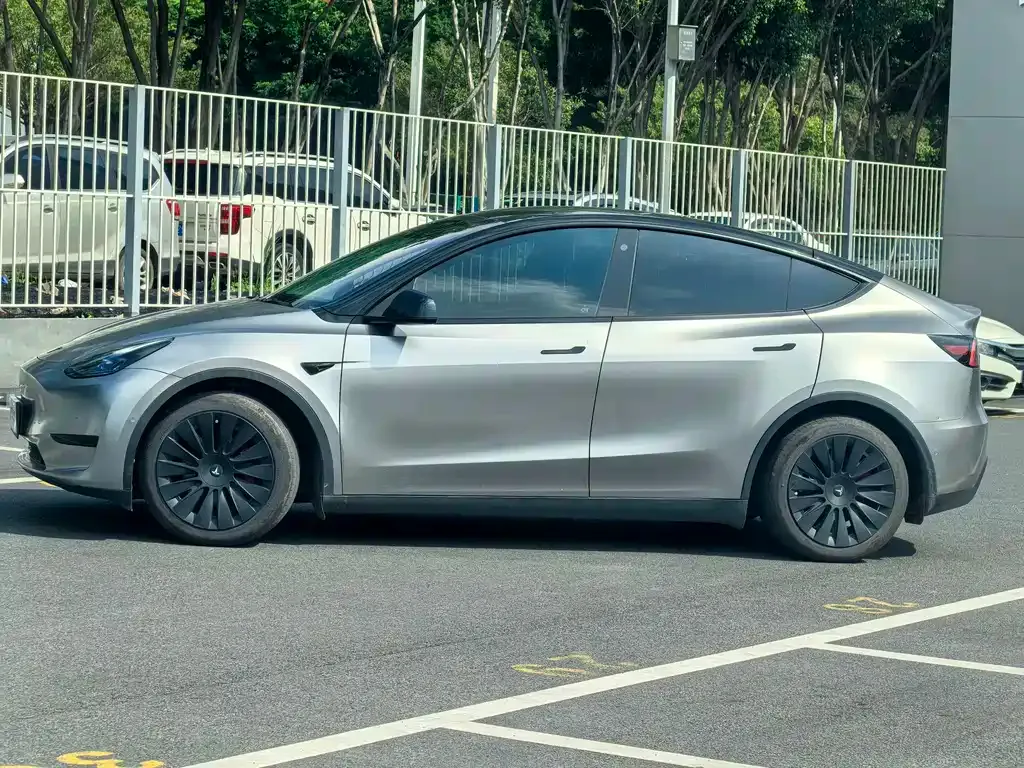 Tesla Model Y — фото 5