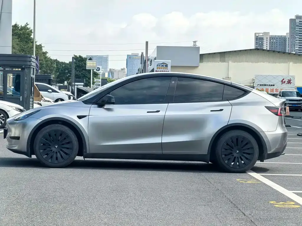 Tesla Model Y — фото 7
