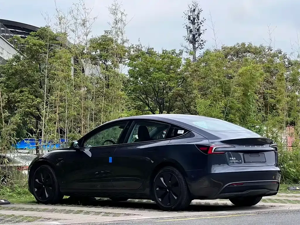 Tesla Model 3 — фото 10