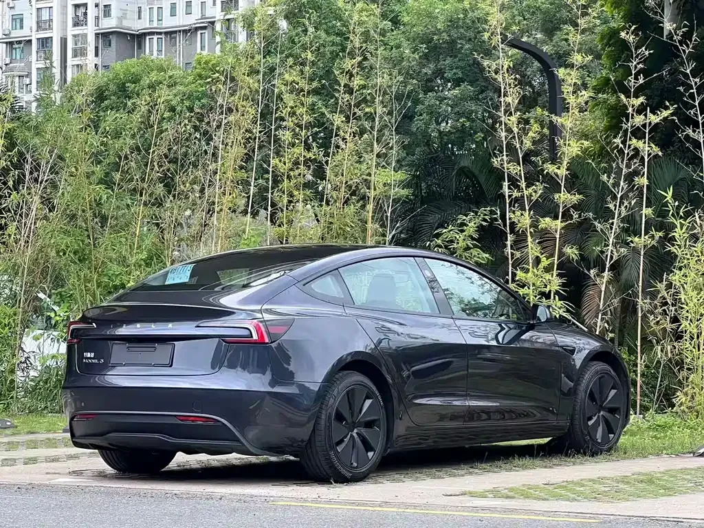 Tesla Model 3 — фото 5