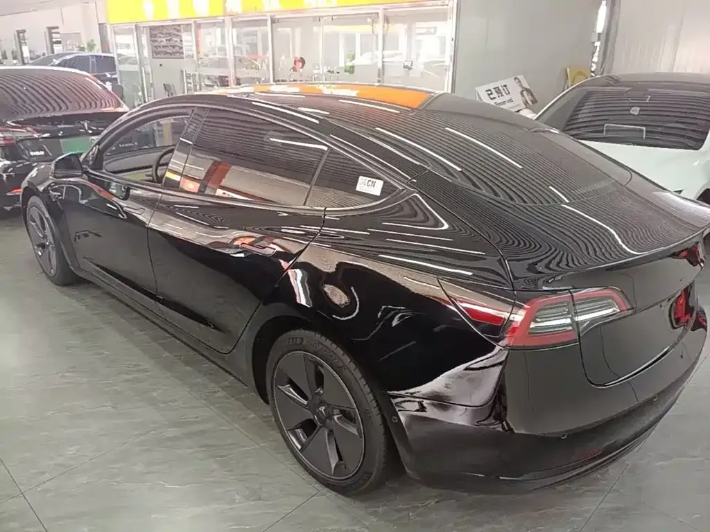 Tesla Model 3 — фото 4