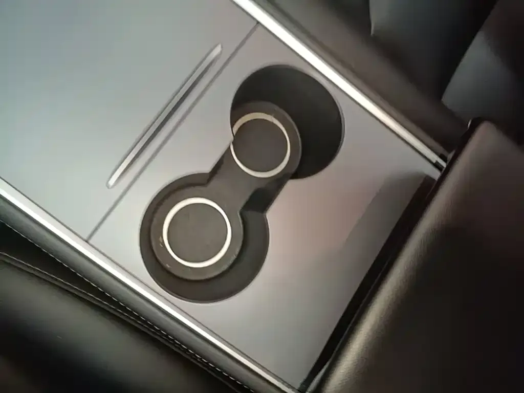 Tesla Model 3 — фото 5