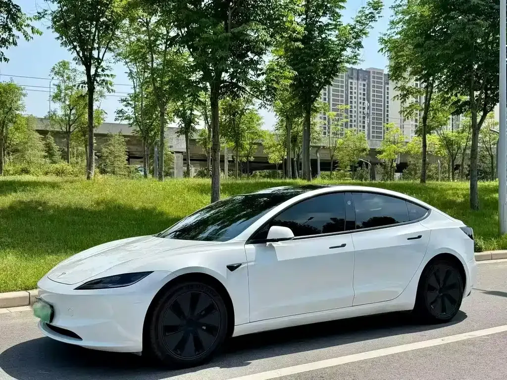 Tesla Model 3 — фото 1