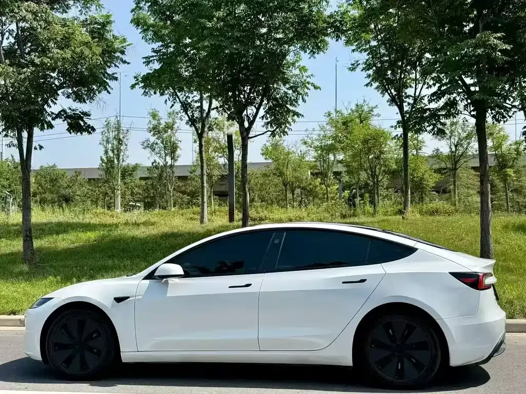 Tesla Model 3 — фото 7