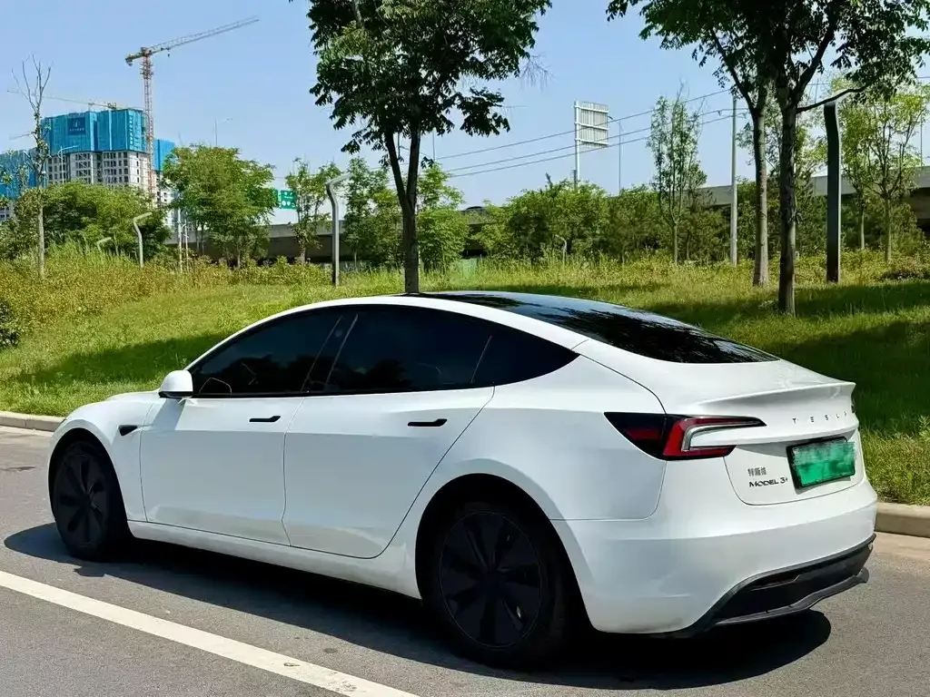 Tesla Model 3 — фото 4